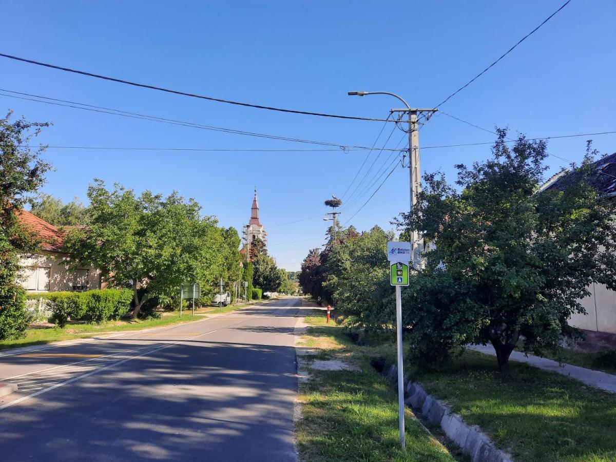 Koppany Vendeghaz Apartment Adand Bagian luar foto